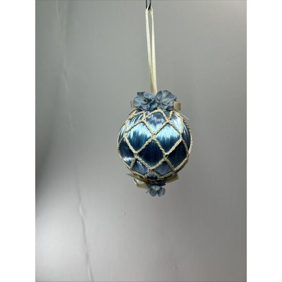 Vintage Crochet Christmas Ornaments Lot of 7 Handmade Ball Decor w/ Flowers - Picture 9 of 16